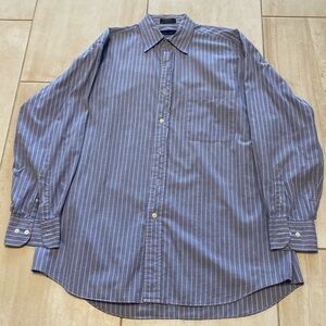 Men’s Metropolitan View long sleeve shirt.
